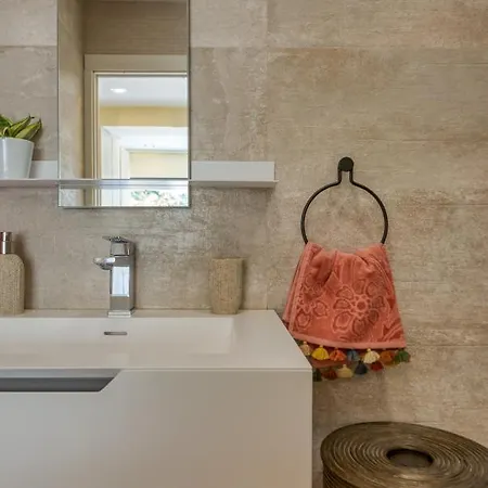 Ground Floor Graziella 200 M From The Villa *